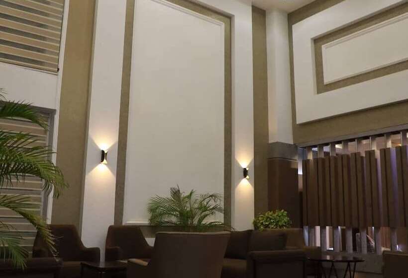 Elegant Hotel & Suites By City Green