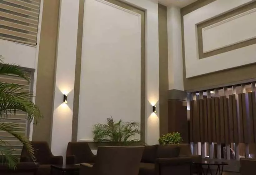 Elegant Hotel & Suites By City Green