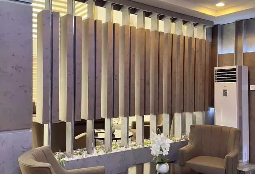 Elegant Hotel & Suites By City Green