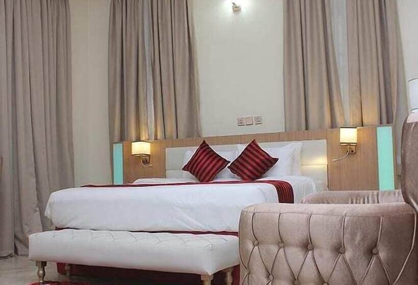 Elegant Hotel & Suites By City Green