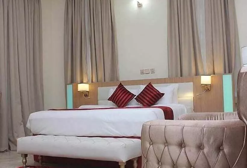 Elegant Hotel & Suites By City Green