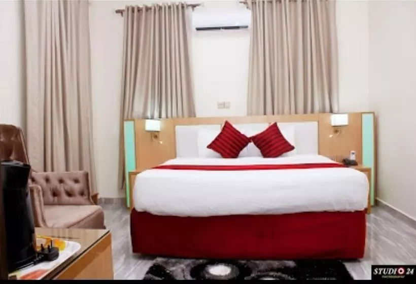 Elegant Hotel & Suites By City Green