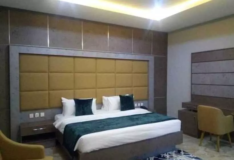 Elegant Hotel & Suites By City Green