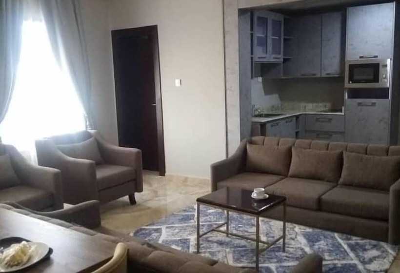 Elegant Hotel & Suites By City Green