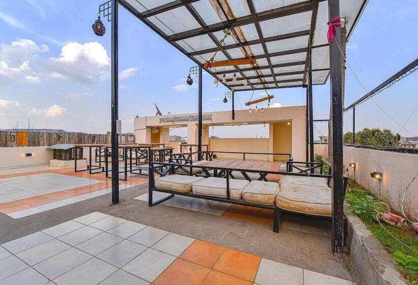 Fabhotel Royal Residency