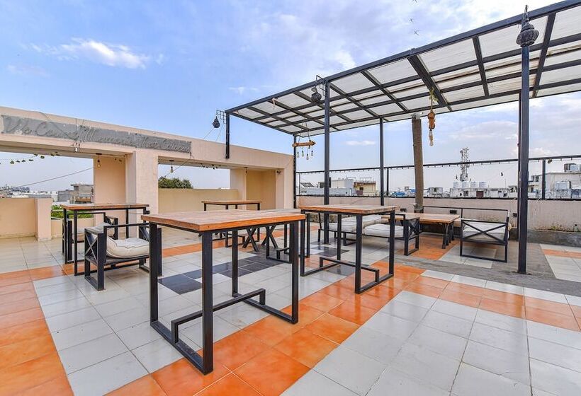 Fabhotel Royal Residency