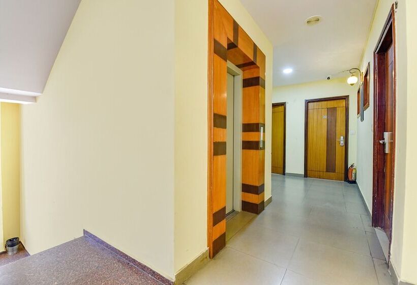 Fabhotel Royal Residency