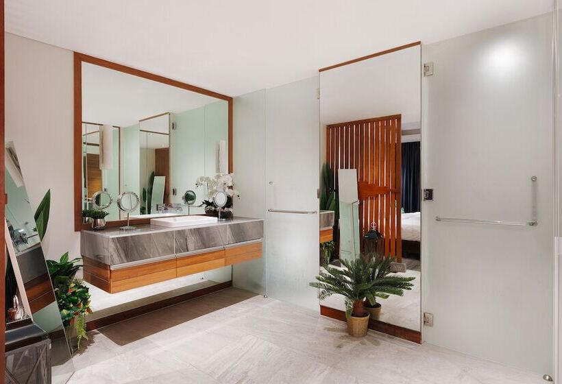 호텔 Bluepoint Seaview Patong 818