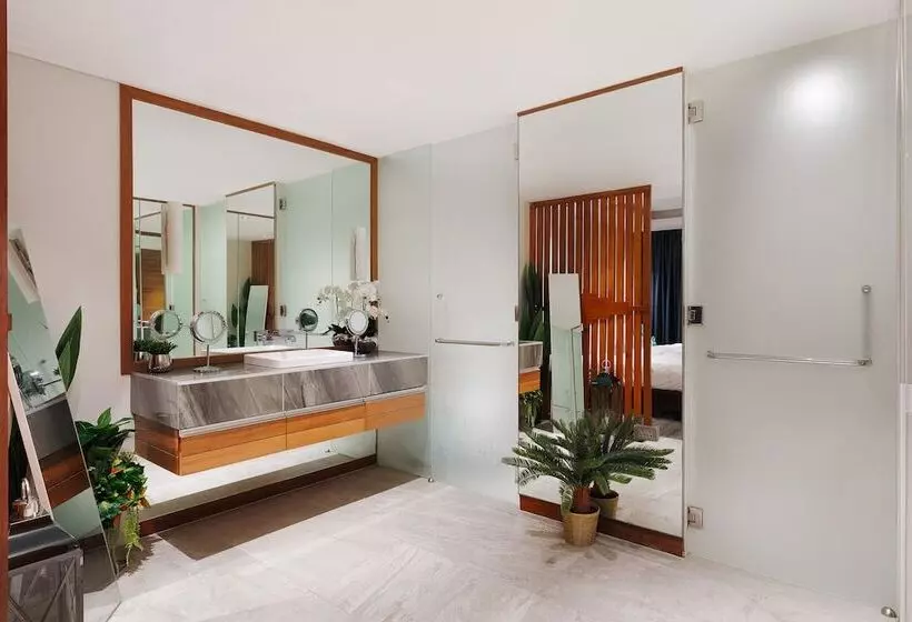 Hotelli Bluepoint Seaview Patong 818