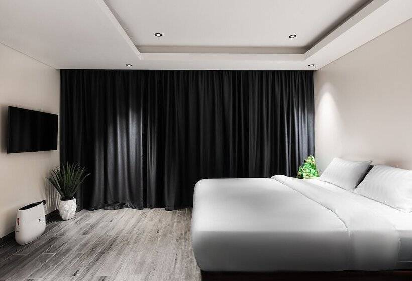 호텔 Bluepoint Seaview Patong 818