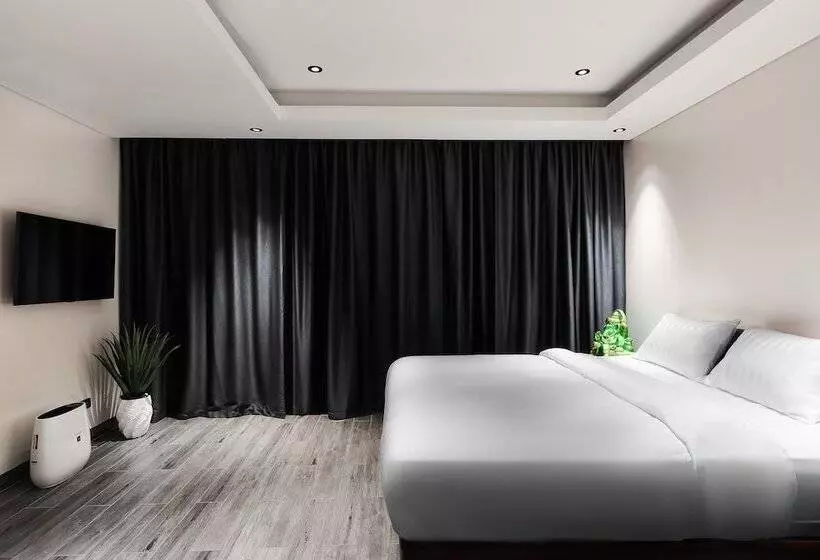 Hotelli Bluepoint Seaview Patong 818