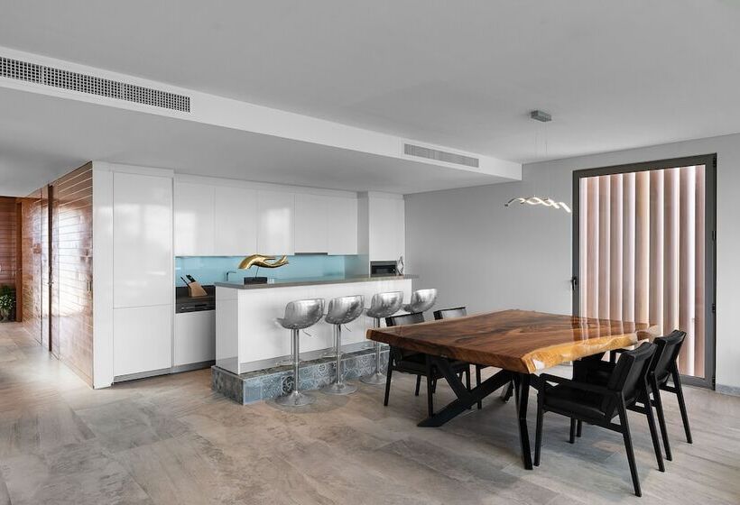 호텔 Bluepoint Seaview Patong 818