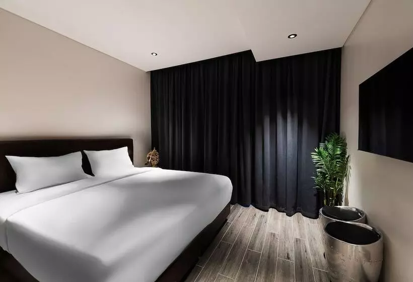 Hotelli Bluepoint Seaview Patong 818