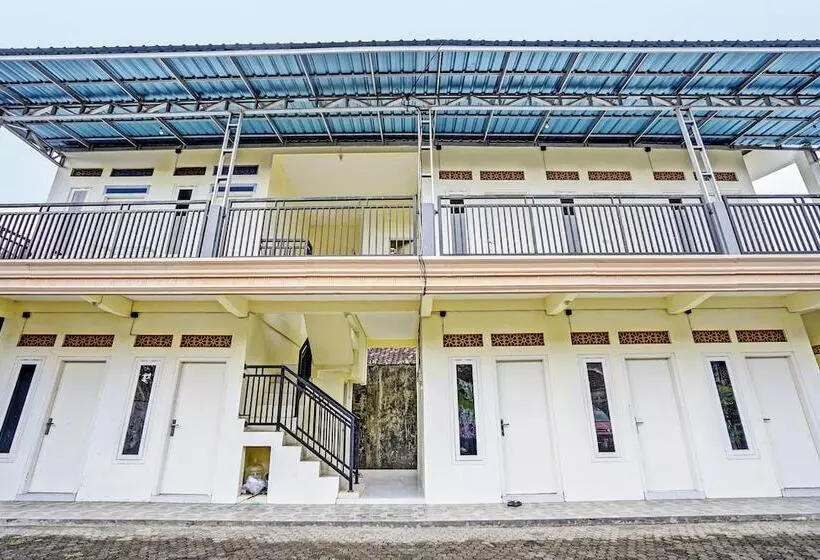 ホテル Spot On 92799 Tanjung Indah Homestay Syariah