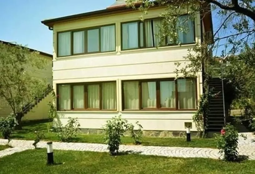 Hotelli The Green Beach Resort