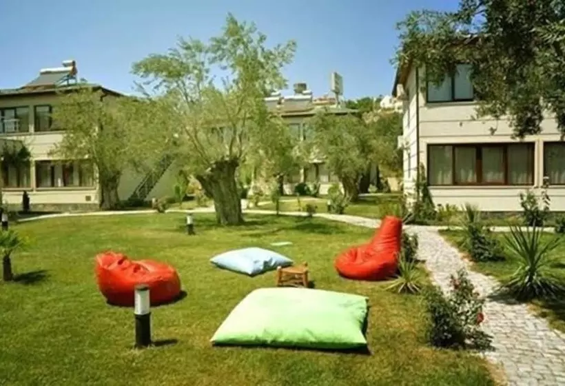 Hotelli The Green Beach Resort