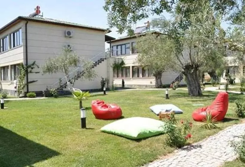 Hotelli The Green Beach Resort