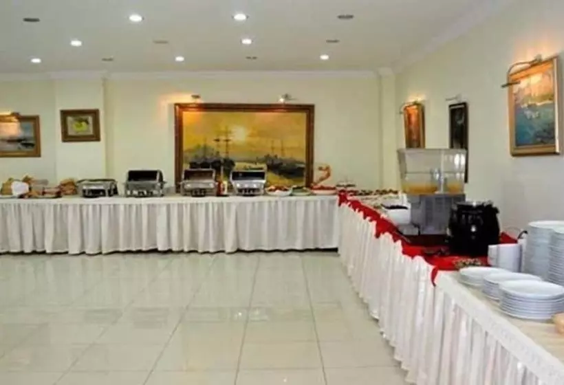 Hotelli The Green Beach Resort