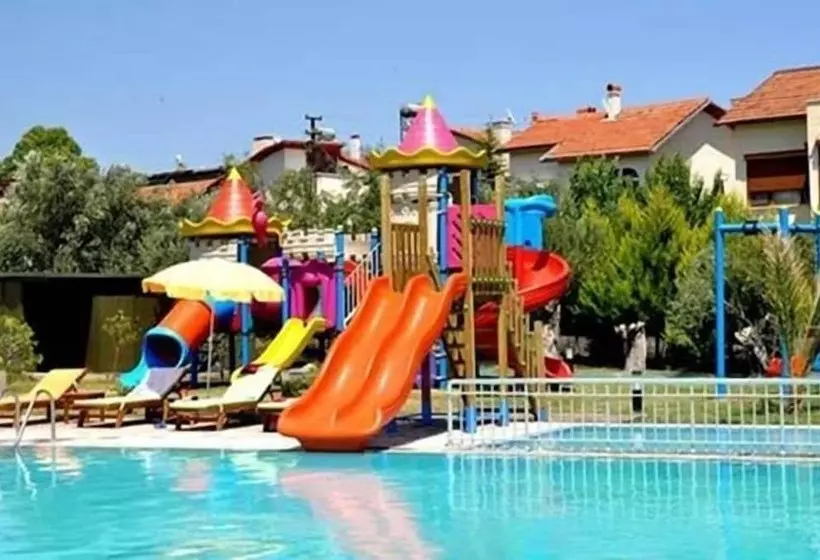 Hotelli The Green Beach Resort