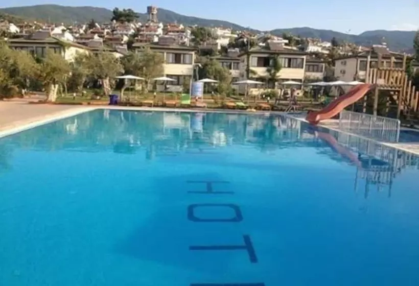 Hotelli The Green Beach Resort