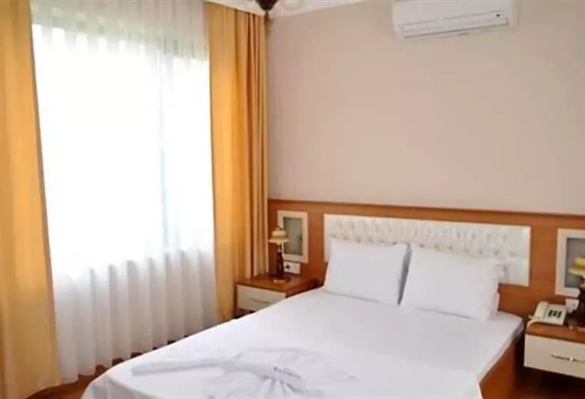 Hotelli The Green Beach Resort