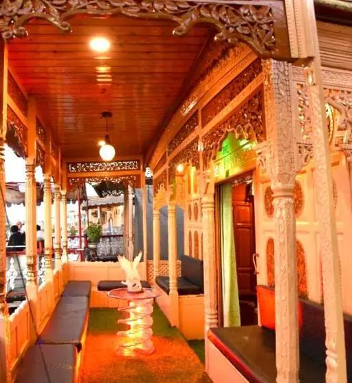 Hotelli The Heritage Safina Group Of Houseboats