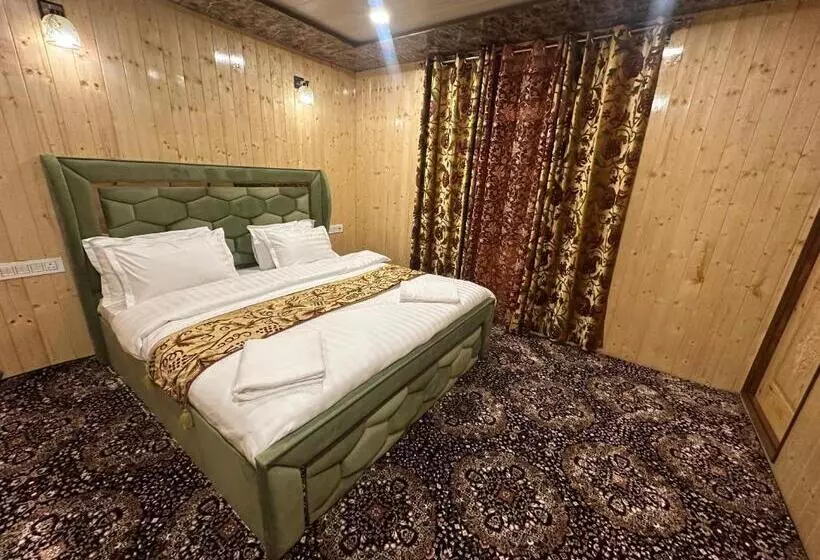 Hotelli The Heritage Safina Group Of Houseboats