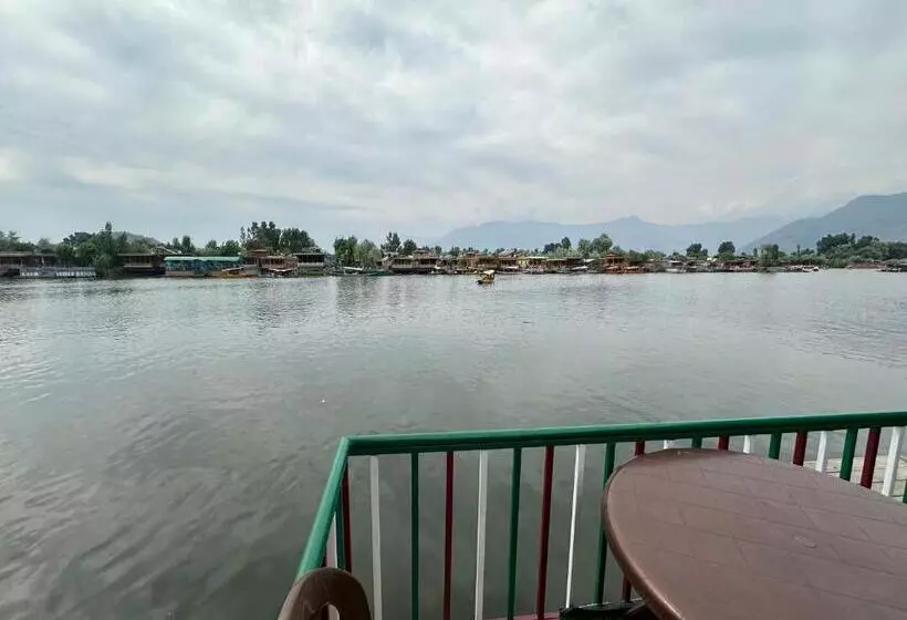 Hotelli The Heritage Safina Group Of Houseboats