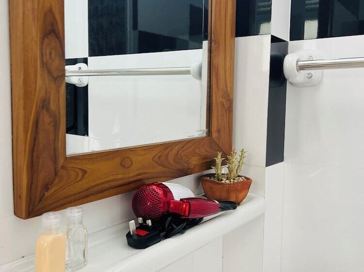 Szálloda The Kenoli's City Hotek