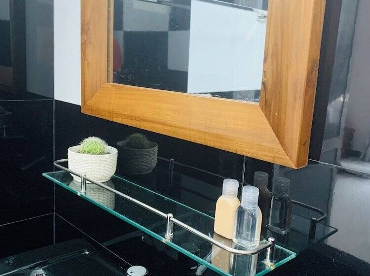 Szálloda The Kenoli's City Hotek