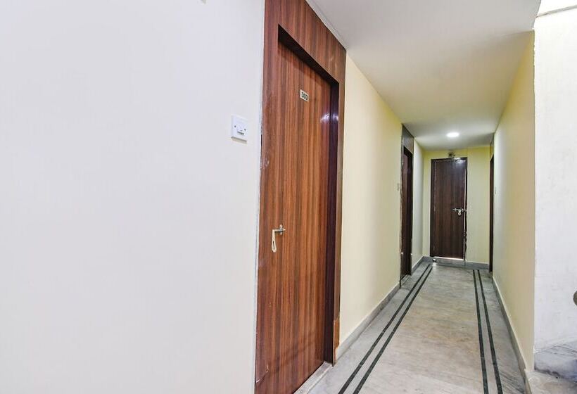 Отель Fabexpress Trivedi International