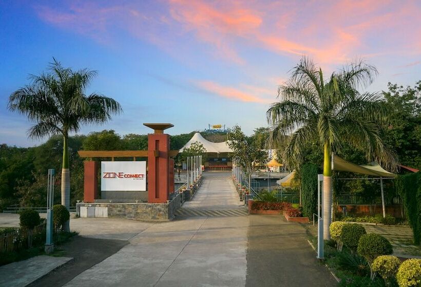 Отель Zone Connect By The Park Indore