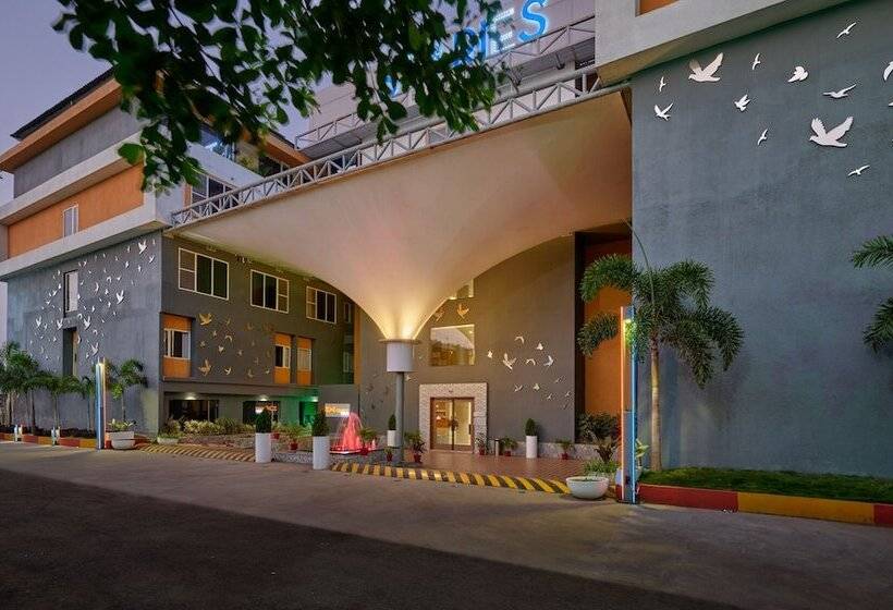 Отель Zone Connect By The Park Indore