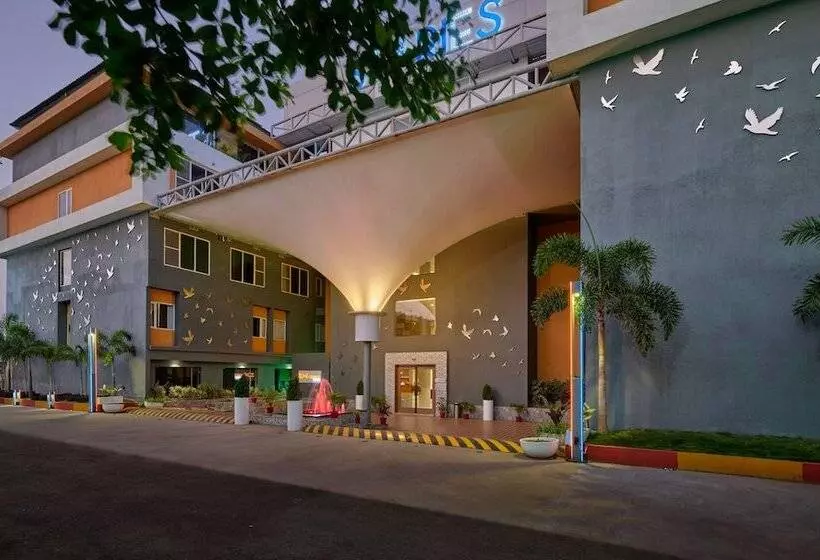ホテル Zone Connect By The Park Indore