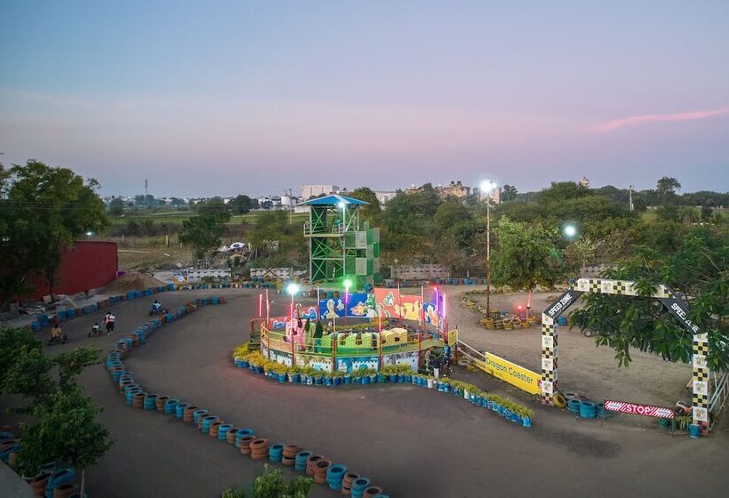 Отель Zone Connect By The Park Indore