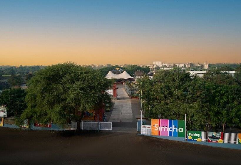 Отель Zone Connect By The Park Indore