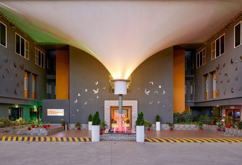 Отель Zone Connect By The Park Indore