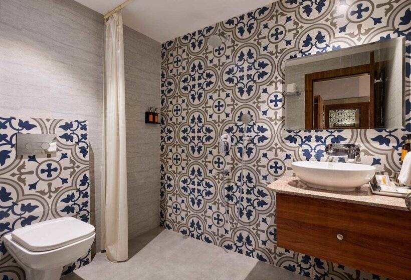 Отель Zone Connect By The Park Indore