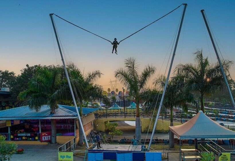 Отель Zone Connect By The Park Indore