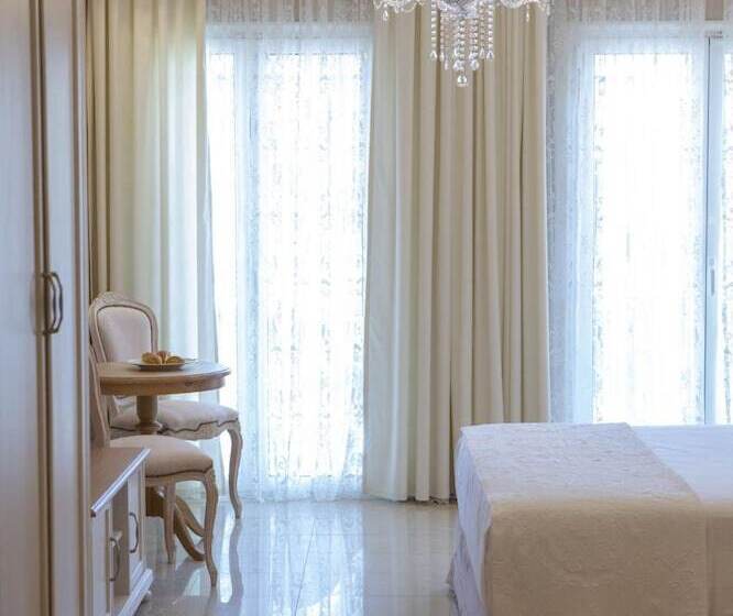 펜션 Vk Luxury Suites   Private Parking   Adults Only