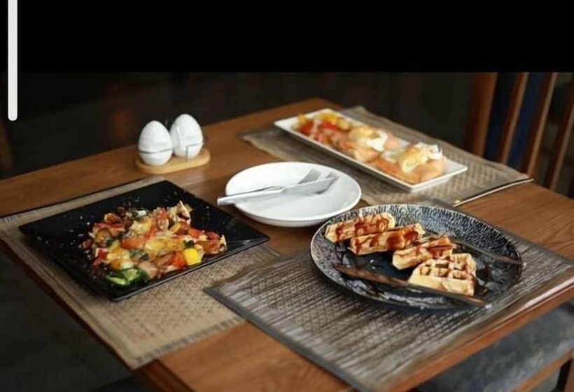 تختخواب و صبحانه Messay