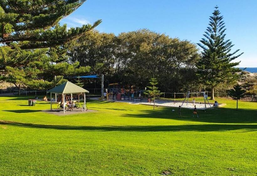 Coastal Oceanview 2bedrm 2bath Pool & Slide!