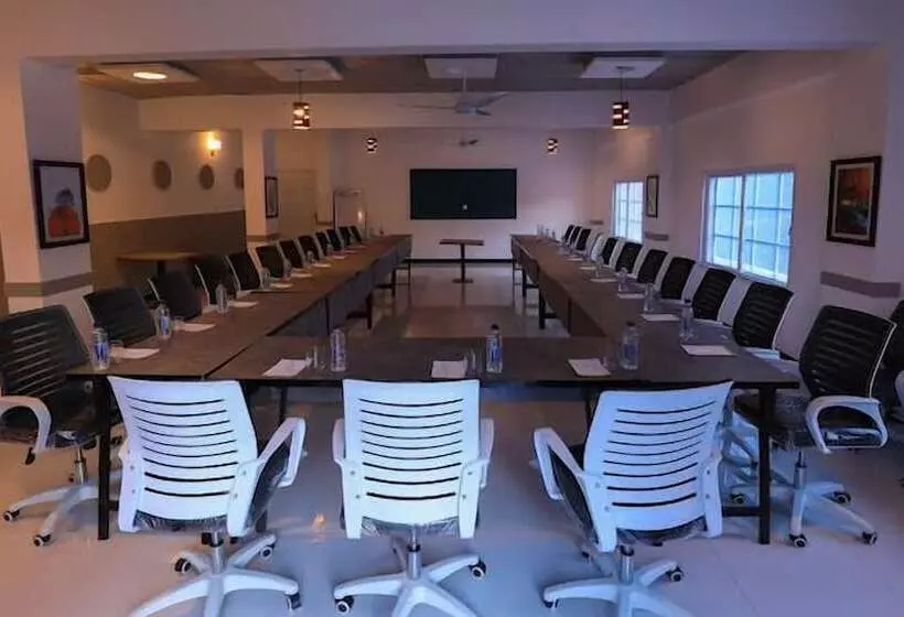 Destination Hotel Thandiani