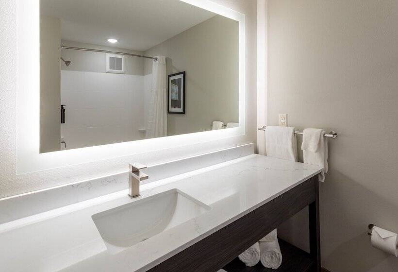 Grandstay Hotel & Suites