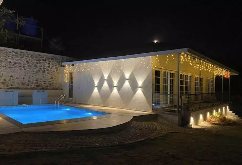 Hotelli Jumbo Paradise