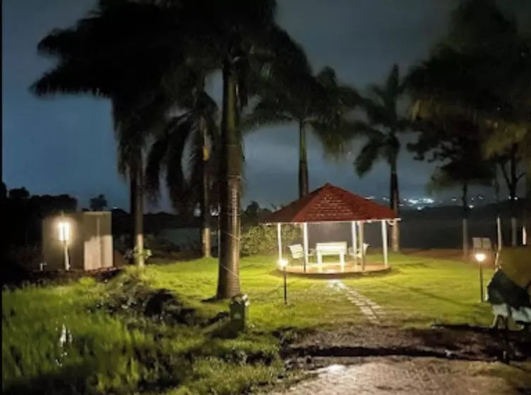 Hotelli Jumbo Paradise