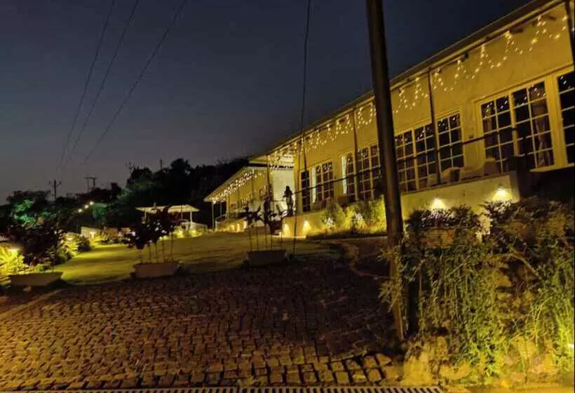 Hotelli Jumbo Paradise