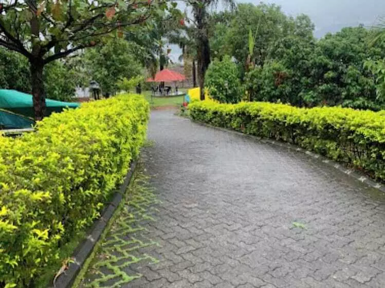 Hotelli Jumbo Paradise