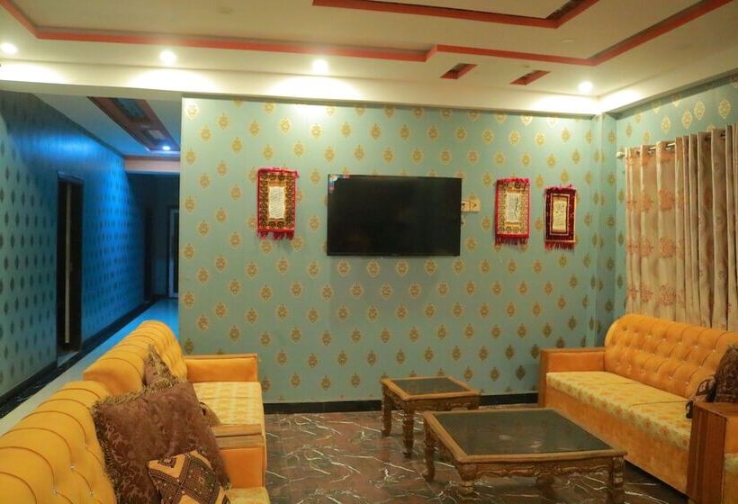 هتل Snow Land Murree