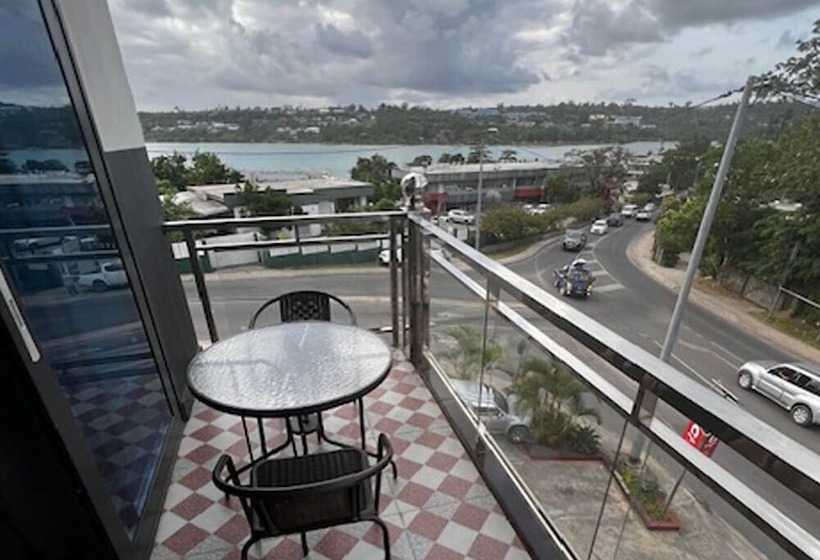 Crown Royale Hotel & Lounge